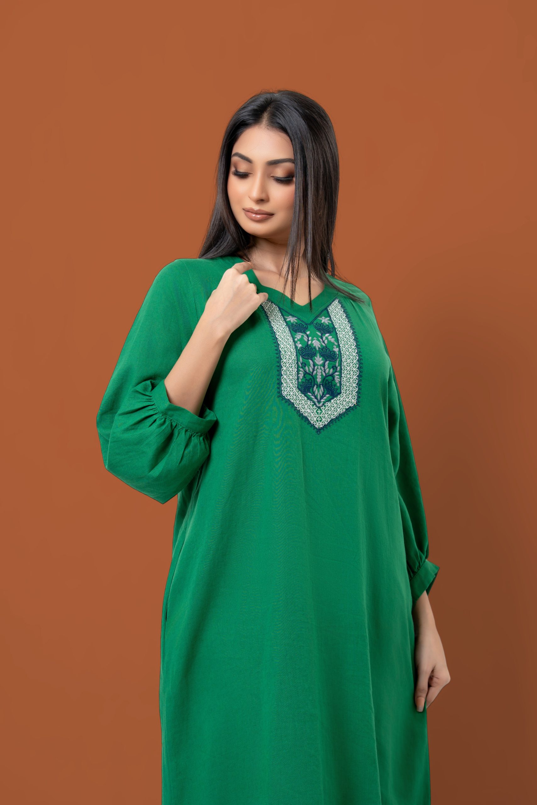 Emboridery Detailed Puff Sleeve Midi Dress - Image 2