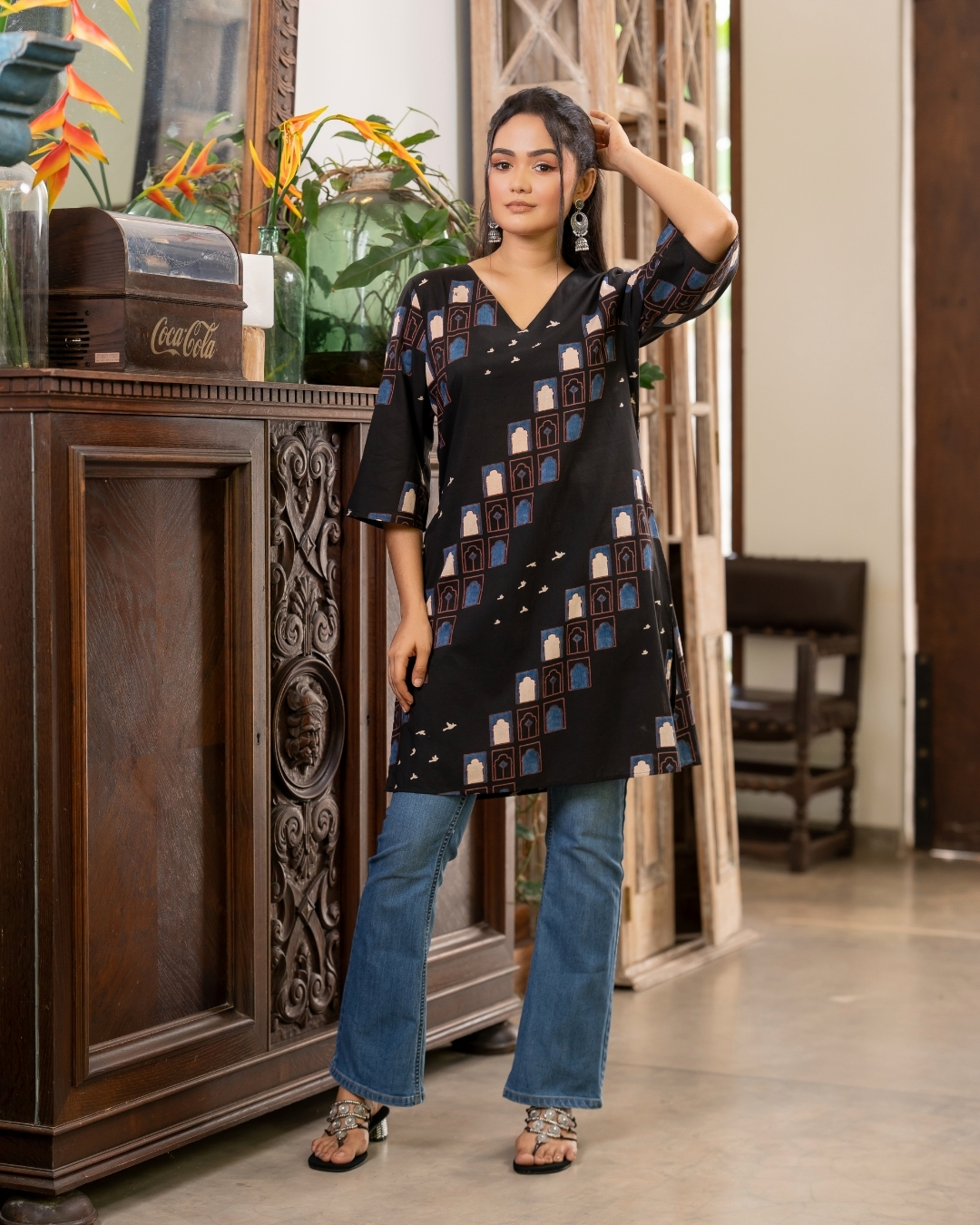 Motif Patterned V-Neck Kurta Top - Image 4