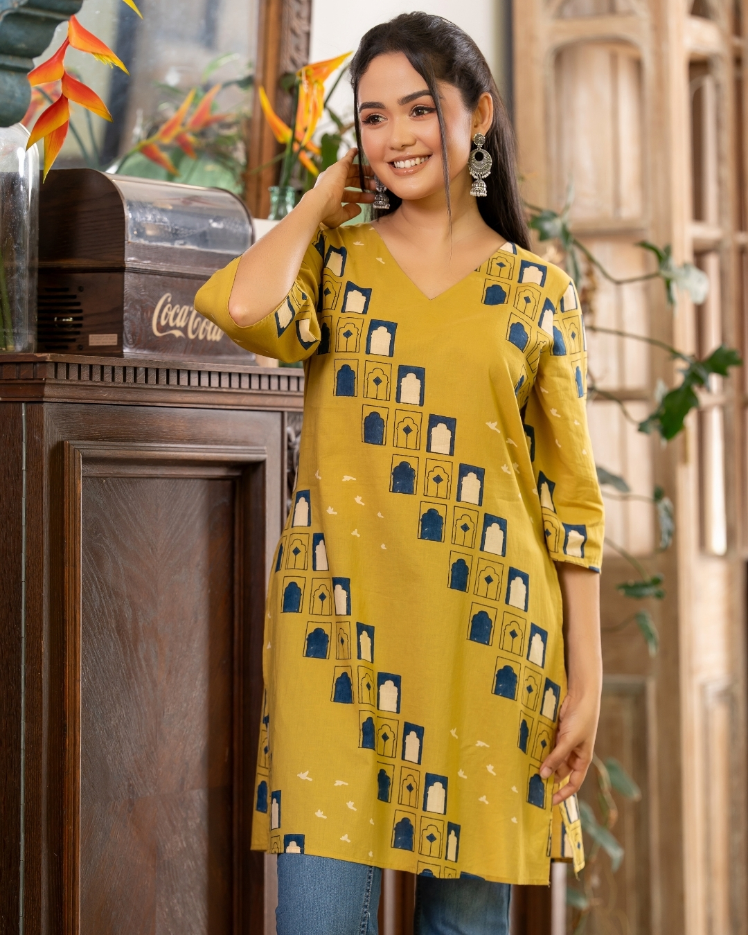 Motif Patterned V-Neck Kurta Top