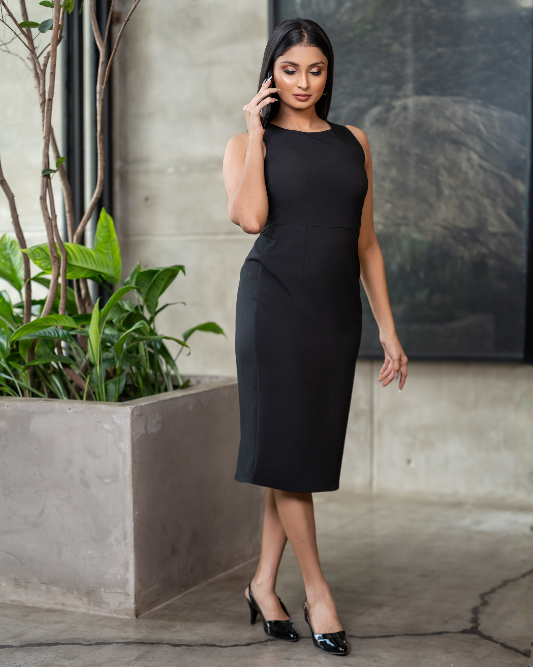 Sleeveless Bodycon Midi Dress - Image 4
