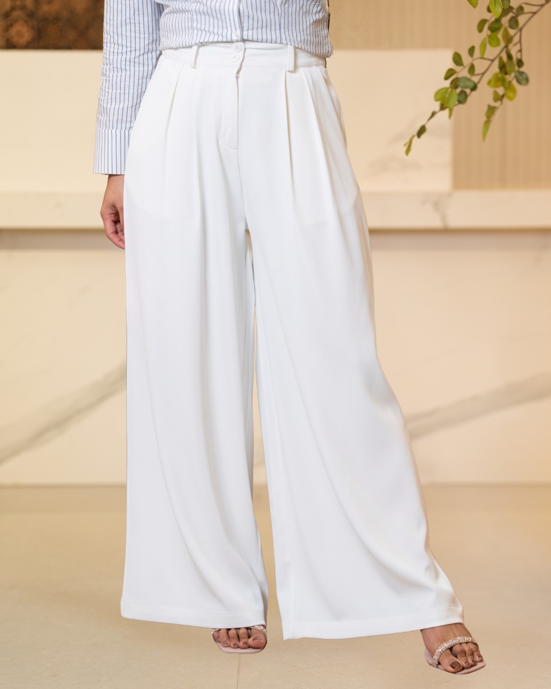Pleat Detail Wide-Leg Trouser - Image 3