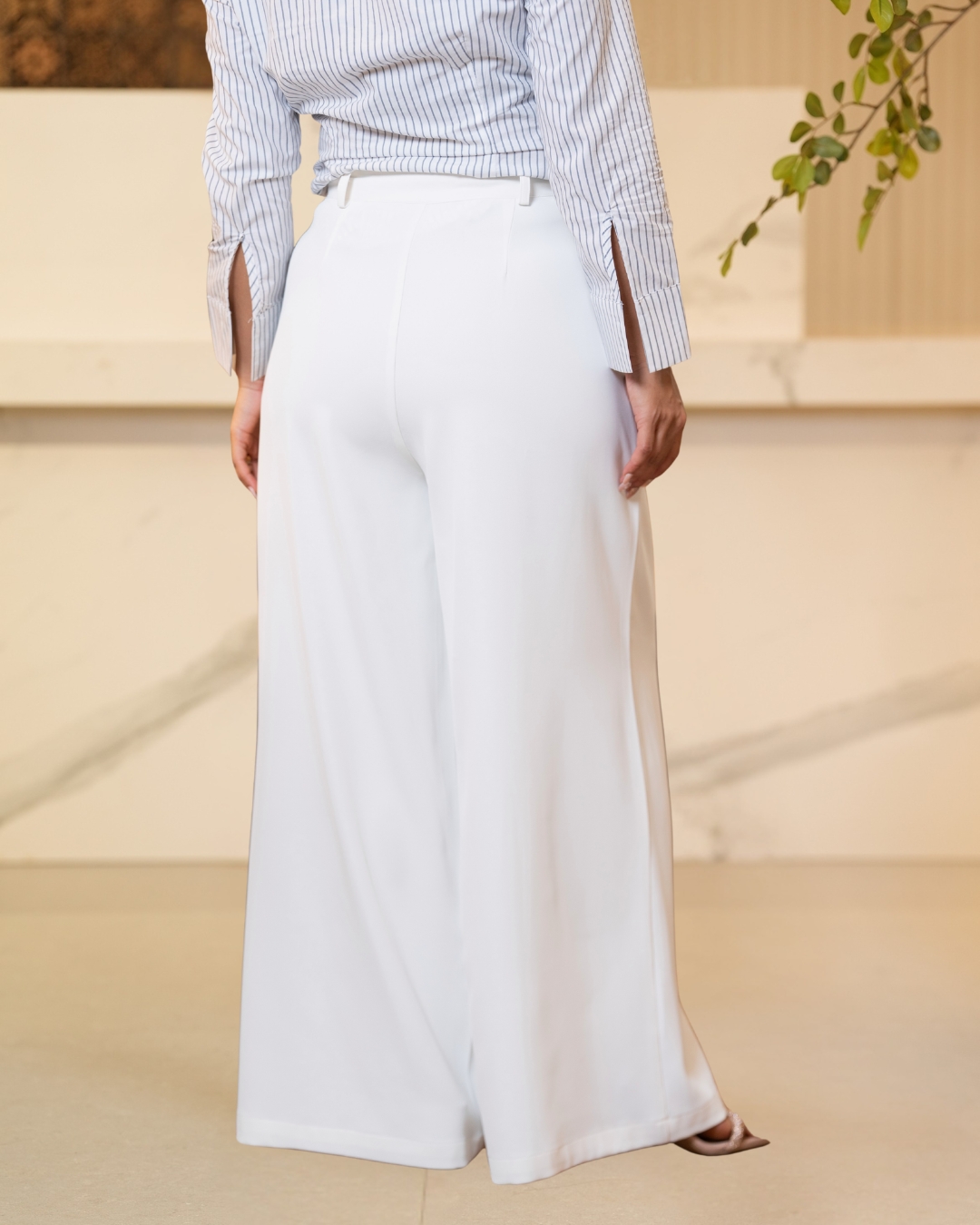 Pleat Detail Wide-Leg Trouser - Image 5
