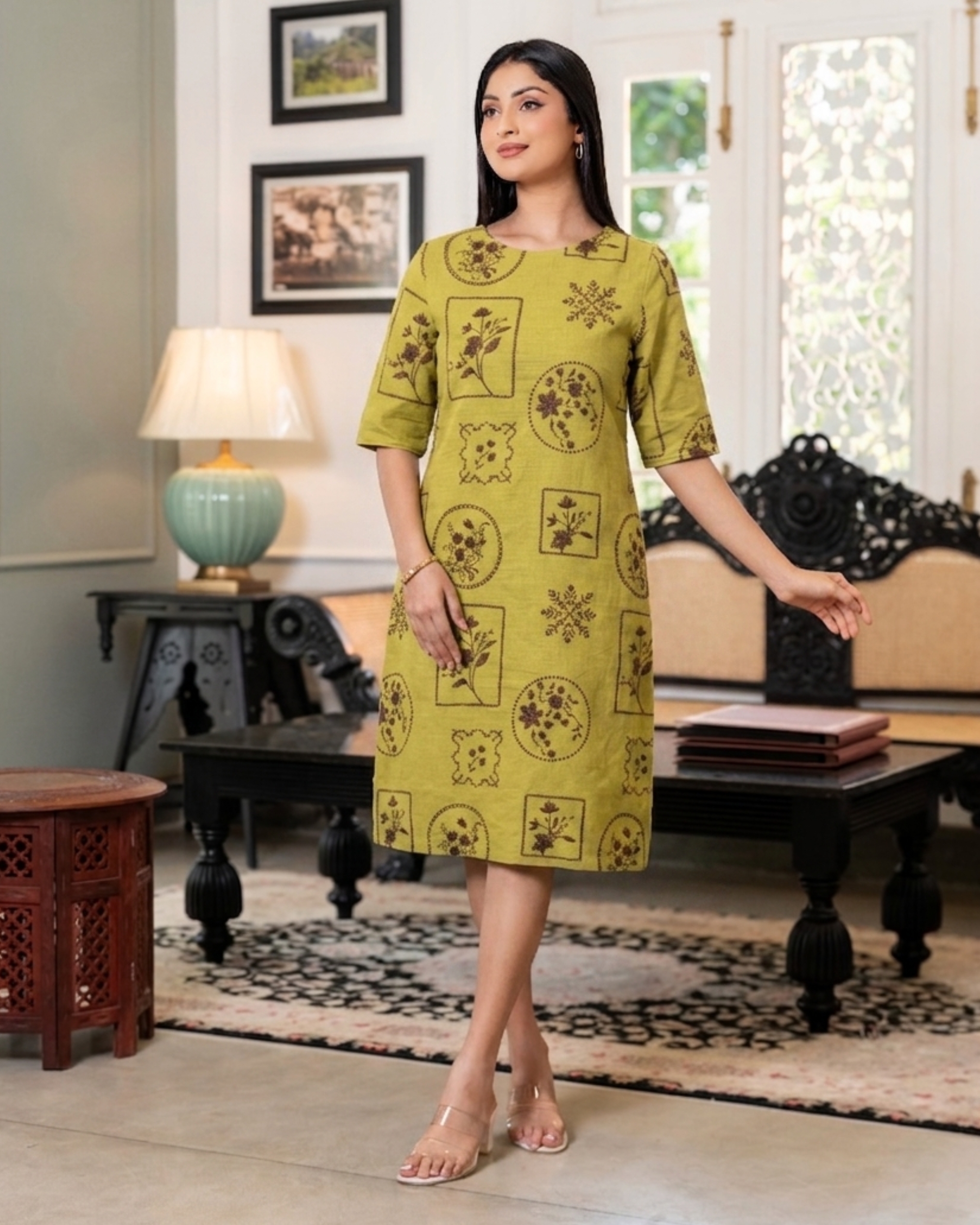 Floral Motif Embroiderd Short Dress - Image 4