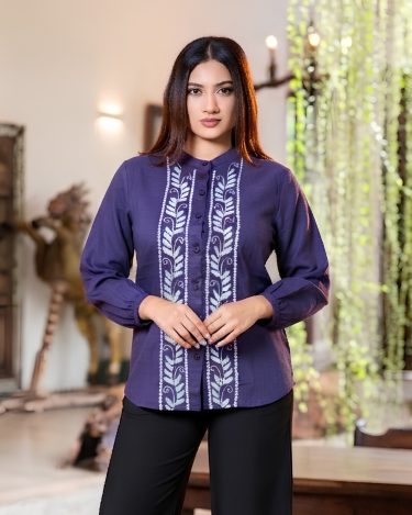 Mandarine Collar Midnight Leaf Accent Top